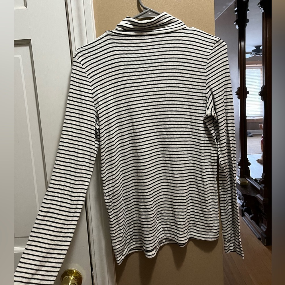 Very soft striped American eagle turtleneck